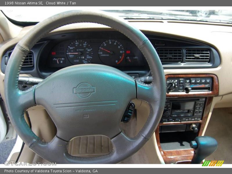 Cloud White / Tan 1998 Nissan Altima SE