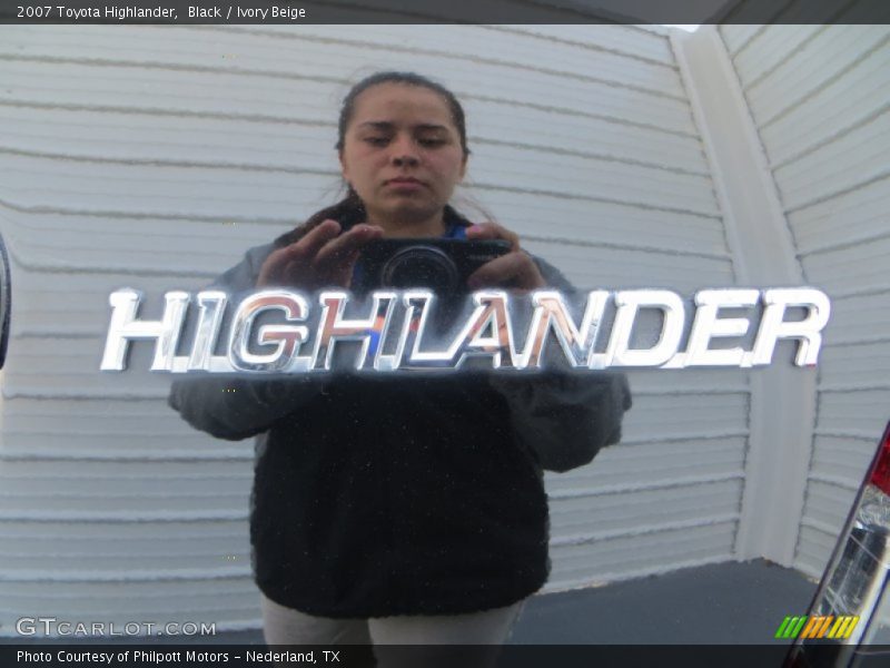 Black / Ivory Beige 2007 Toyota Highlander