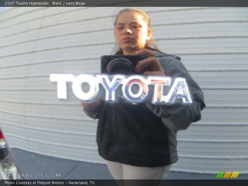 Black / Ivory Beige 2007 Toyota Highlander