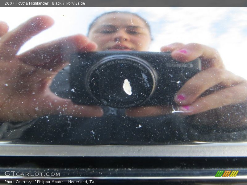 Black / Ivory Beige 2007 Toyota Highlander