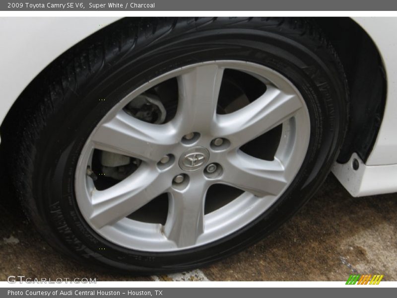 Super White / Charcoal 2009 Toyota Camry SE V6