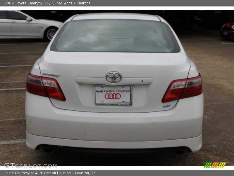 Super White / Charcoal 2009 Toyota Camry SE V6
