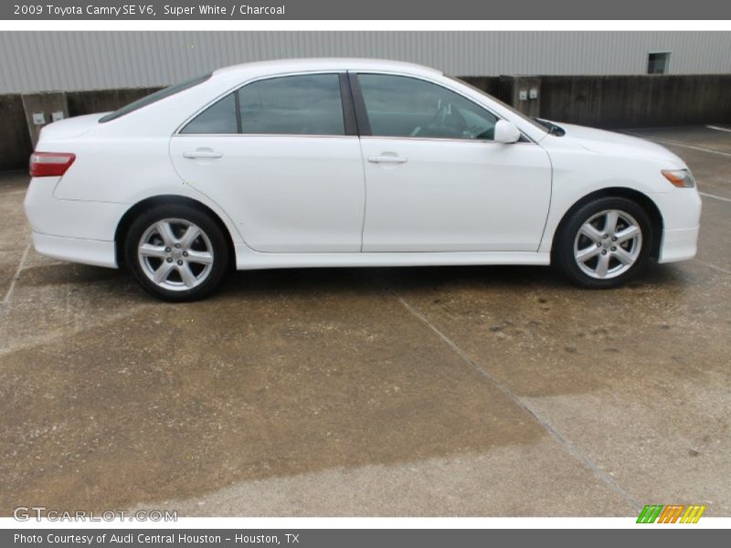 Super White / Charcoal 2009 Toyota Camry SE V6