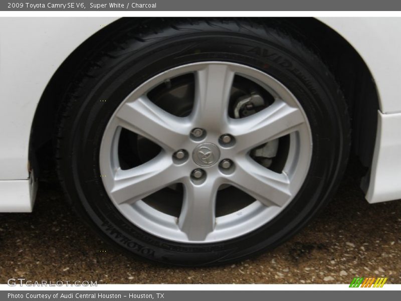 Super White / Charcoal 2009 Toyota Camry SE V6