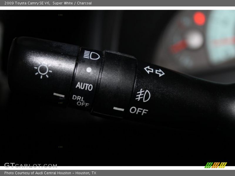 Super White / Charcoal 2009 Toyota Camry SE V6