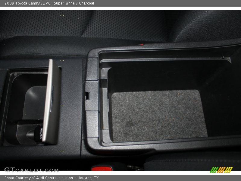 Super White / Charcoal 2009 Toyota Camry SE V6