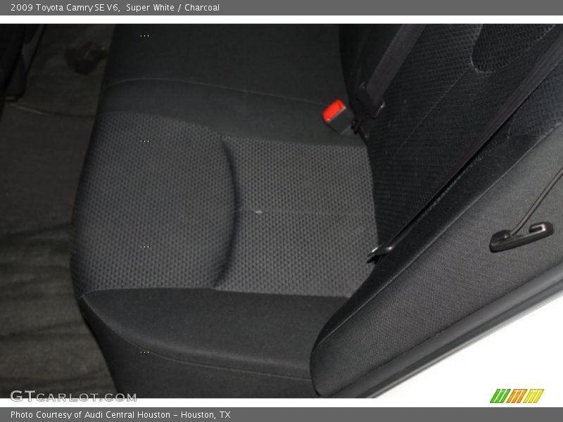 Super White / Charcoal 2009 Toyota Camry SE V6