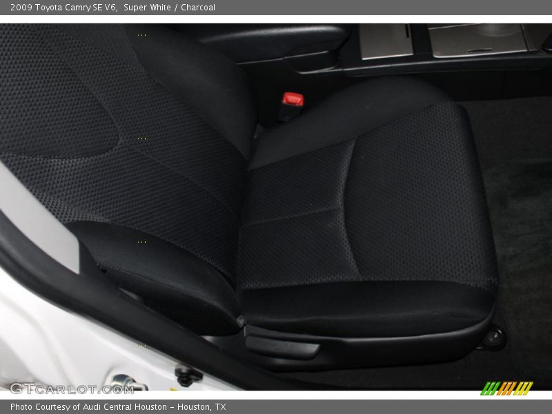 Super White / Charcoal 2009 Toyota Camry SE V6