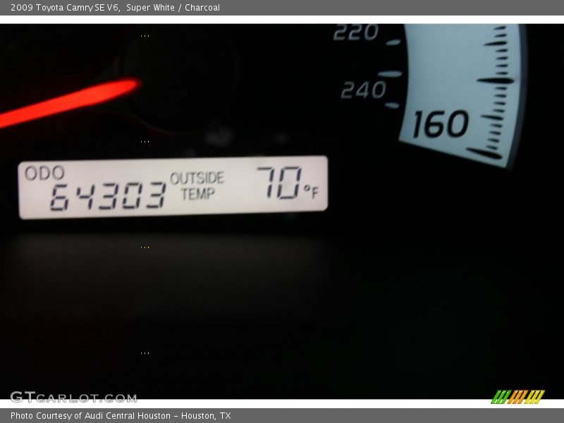 Super White / Charcoal 2009 Toyota Camry SE V6