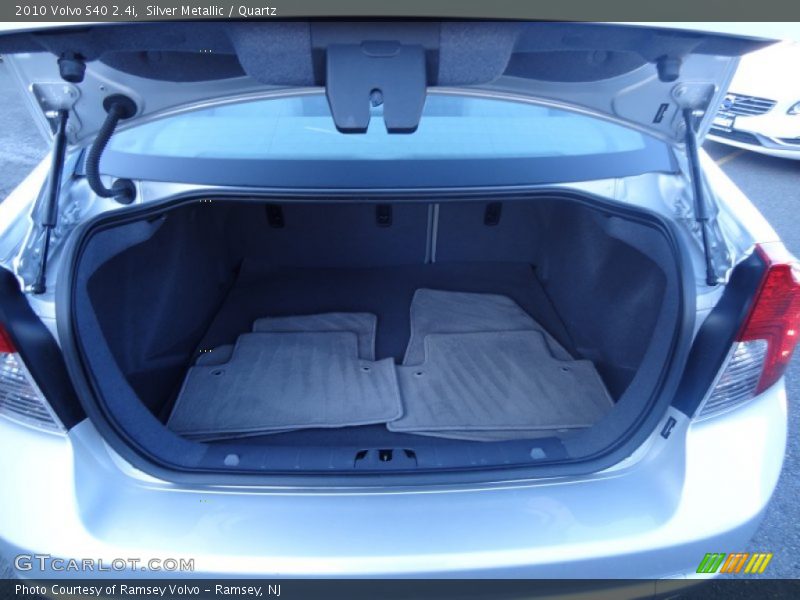 Silver Metallic / Quartz 2010 Volvo S40 2.4i