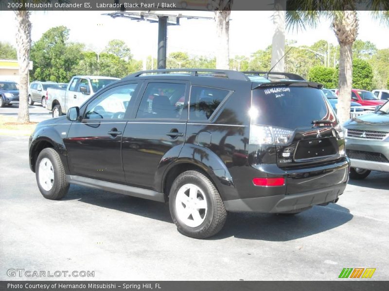 Labrador Black Pearl / Black 2009 Mitsubishi Outlander ES