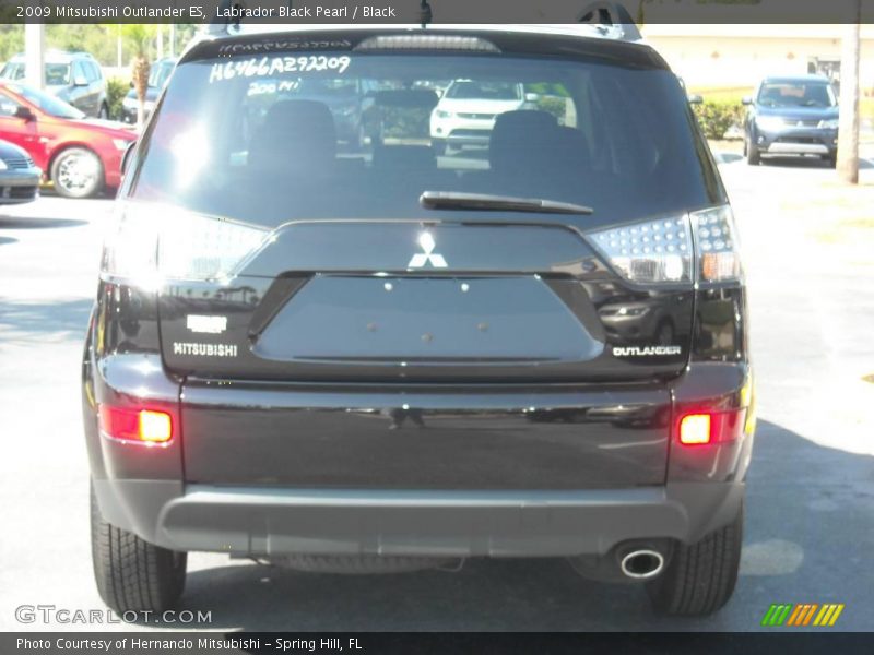 Labrador Black Pearl / Black 2009 Mitsubishi Outlander ES