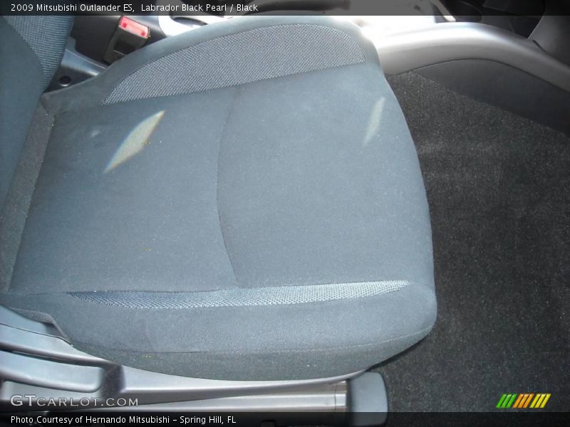 Labrador Black Pearl / Black 2009 Mitsubishi Outlander ES