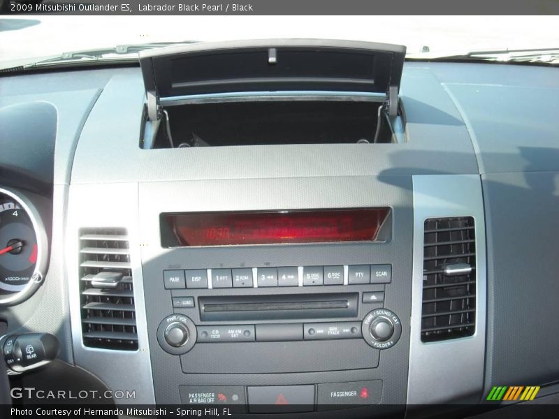 Labrador Black Pearl / Black 2009 Mitsubishi Outlander ES