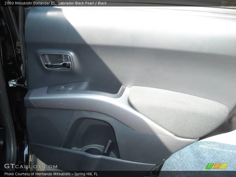 Labrador Black Pearl / Black 2009 Mitsubishi Outlander ES