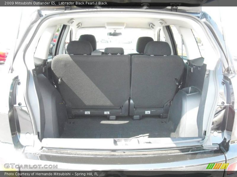 Labrador Black Pearl / Black 2009 Mitsubishi Outlander ES