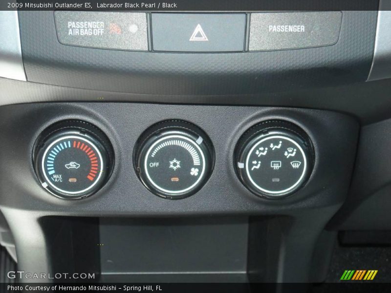 Labrador Black Pearl / Black 2009 Mitsubishi Outlander ES