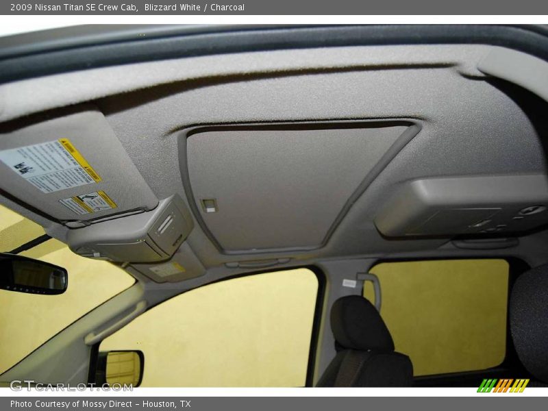 Blizzard White / Charcoal 2009 Nissan Titan SE Crew Cab
