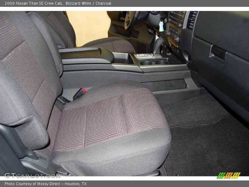 Blizzard White / Charcoal 2009 Nissan Titan SE Crew Cab