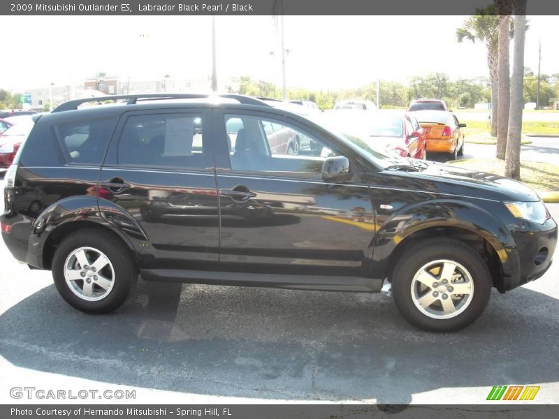Labrador Black Pearl / Black 2009 Mitsubishi Outlander ES