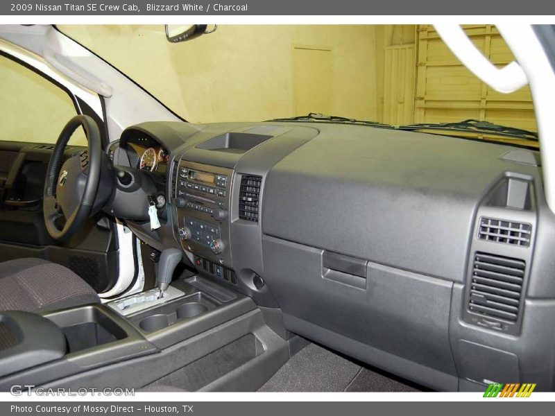 Blizzard White / Charcoal 2009 Nissan Titan SE Crew Cab