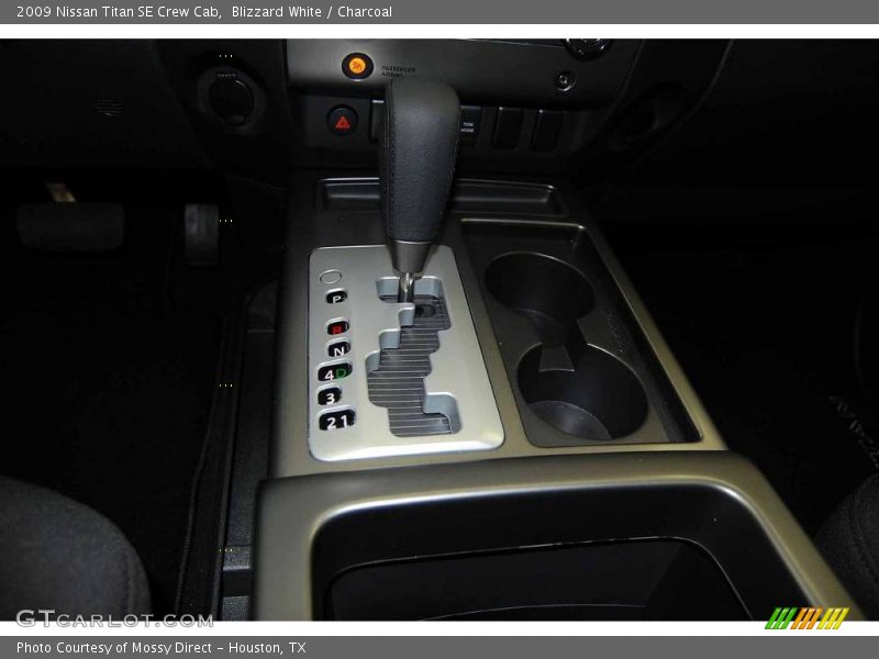 Blizzard White / Charcoal 2009 Nissan Titan SE Crew Cab