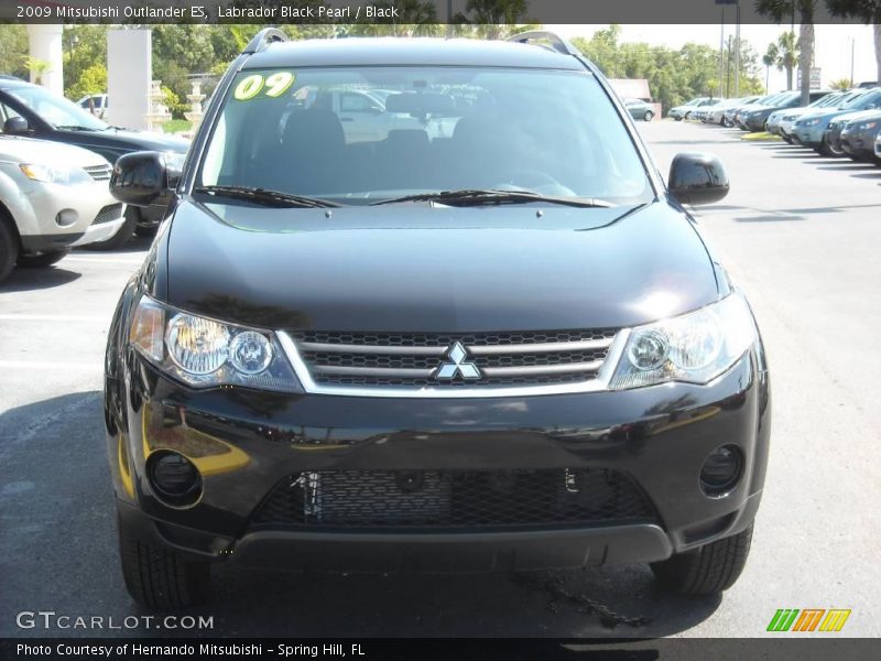 Labrador Black Pearl / Black 2009 Mitsubishi Outlander ES