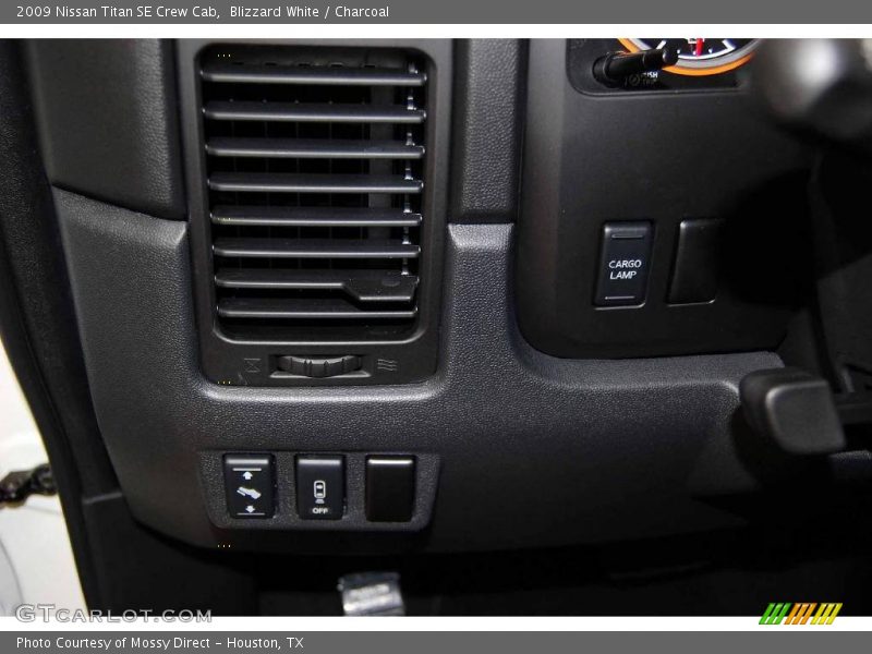 Blizzard White / Charcoal 2009 Nissan Titan SE Crew Cab