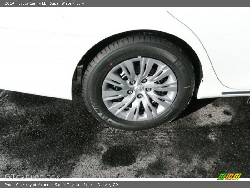 Super White / Ivory 2014 Toyota Camry LE