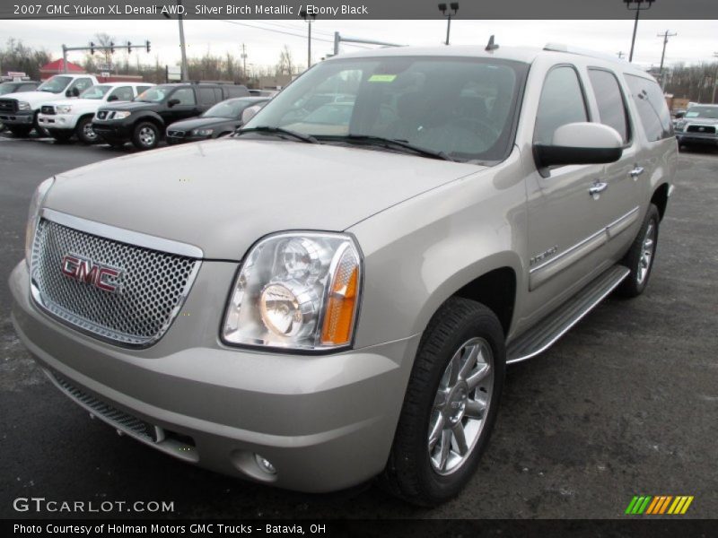 Front 3/4 View of 2007 Yukon XL Denali AWD