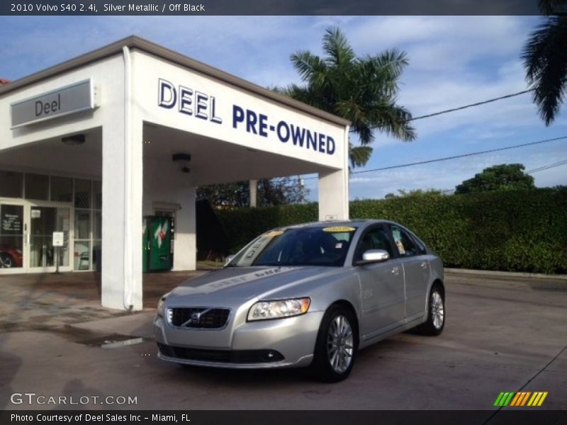 Silver Metallic / Off Black 2010 Volvo S40 2.4i