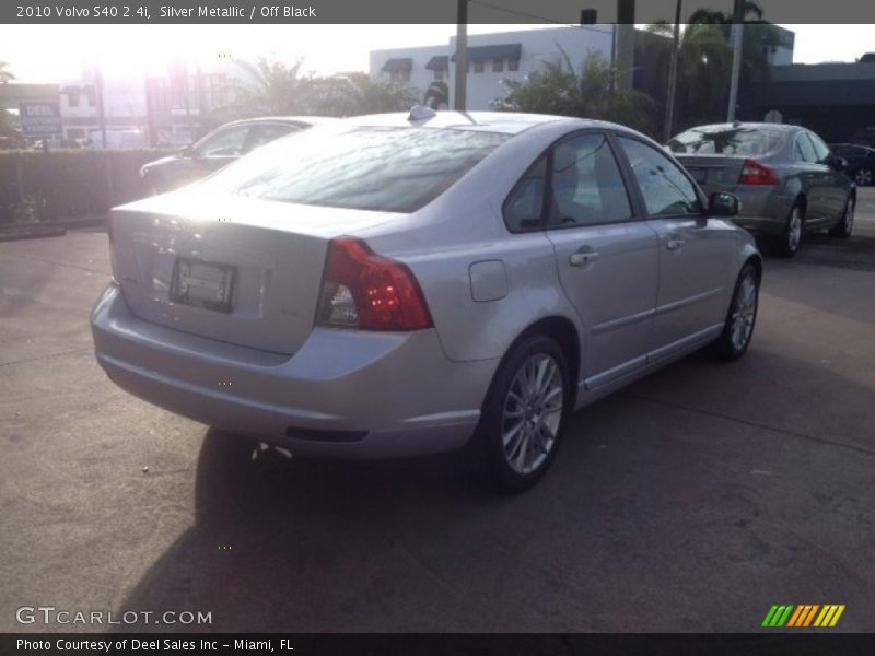 Silver Metallic / Off Black 2010 Volvo S40 2.4i