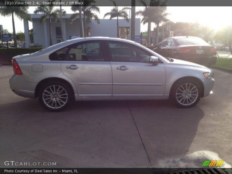 Silver Metallic / Off Black 2010 Volvo S40 2.4i