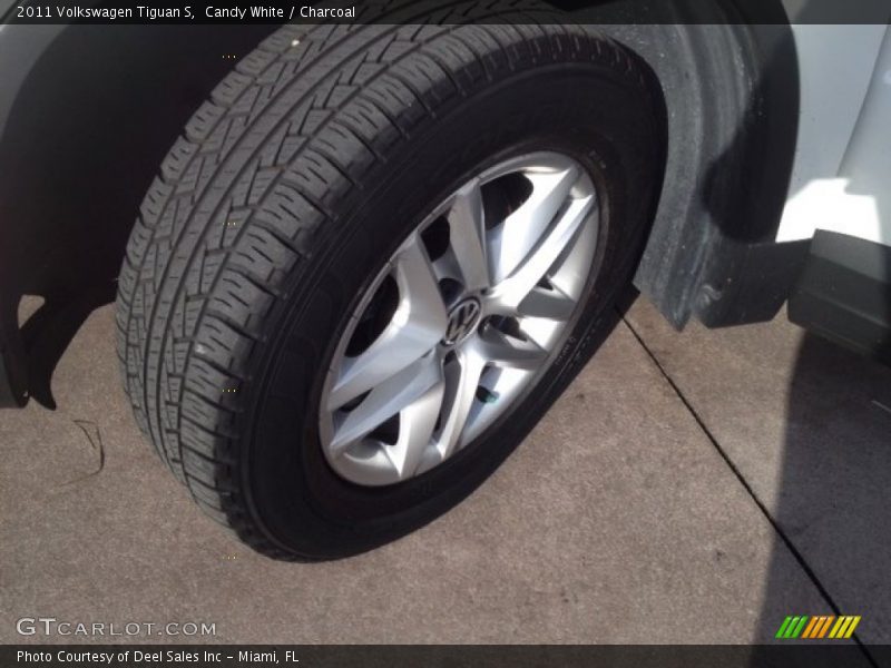 Candy White / Charcoal 2011 Volkswagen Tiguan S