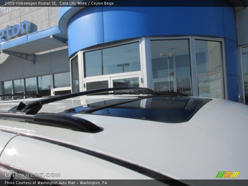 Calla Lilly White / Ceylon Beige 2009 Volkswagen Routan SE