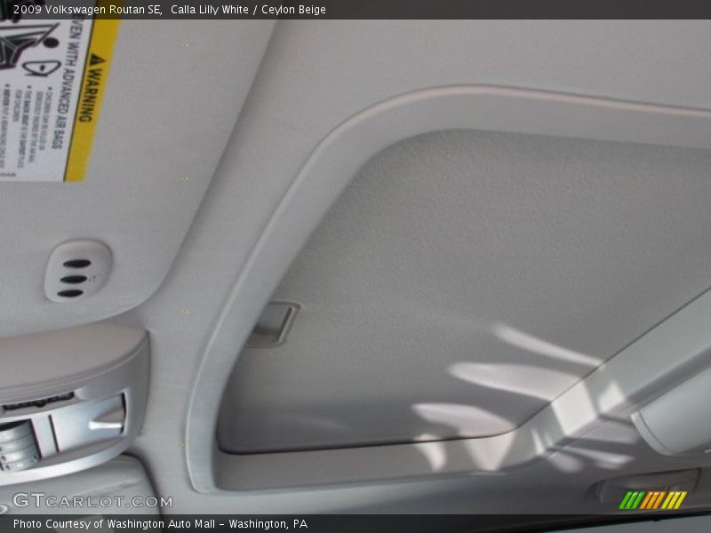 Calla Lilly White / Ceylon Beige 2009 Volkswagen Routan SE