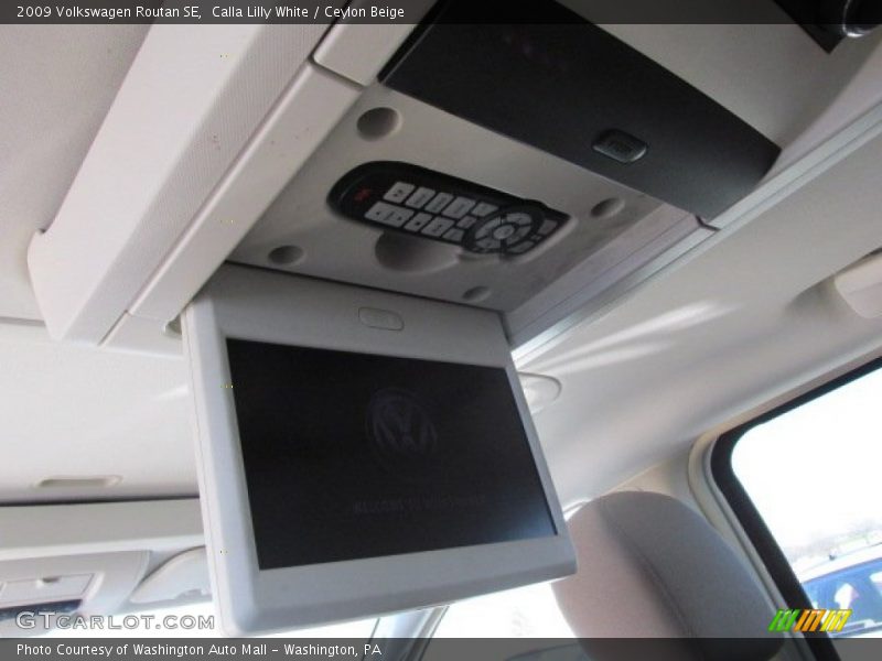 Calla Lilly White / Ceylon Beige 2009 Volkswagen Routan SE