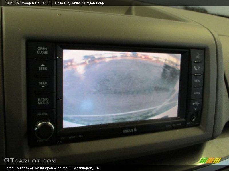 Calla Lilly White / Ceylon Beige 2009 Volkswagen Routan SE