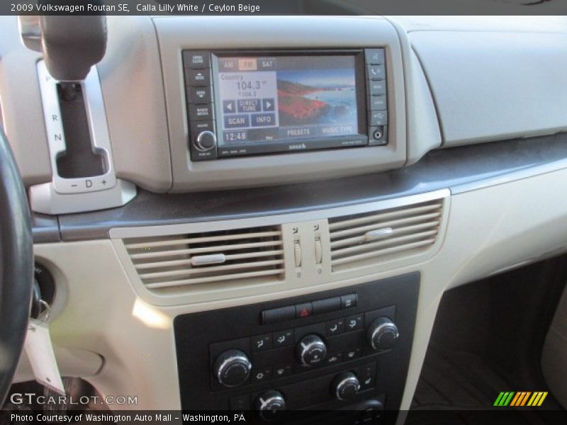 Calla Lilly White / Ceylon Beige 2009 Volkswagen Routan SE
