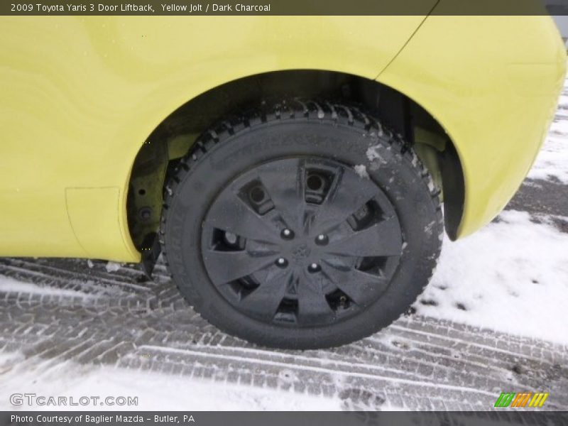 Yellow Jolt / Dark Charcoal 2009 Toyota Yaris 3 Door Liftback