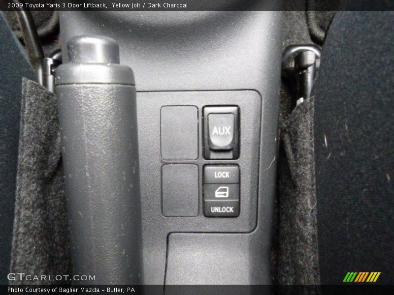 Yellow Jolt / Dark Charcoal 2009 Toyota Yaris 3 Door Liftback