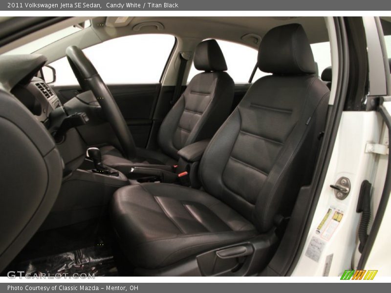 Candy White / Titan Black 2011 Volkswagen Jetta SE Sedan