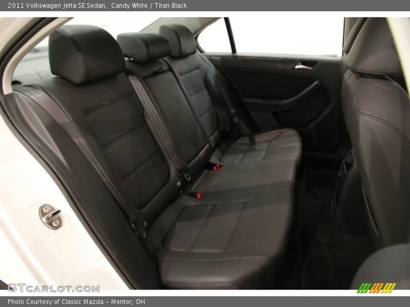 Candy White / Titan Black 2011 Volkswagen Jetta SE Sedan