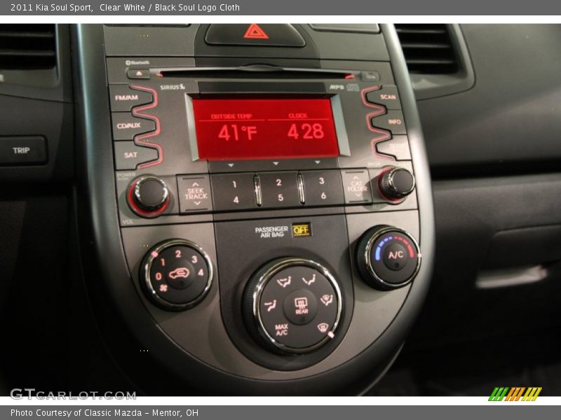 Clear White / Black Soul Logo Cloth 2011 Kia Soul Sport