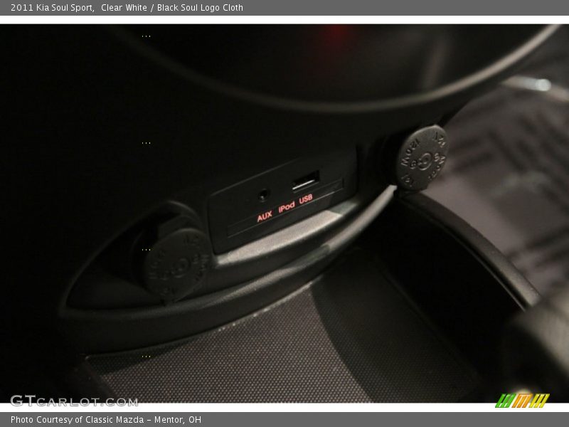 Clear White / Black Soul Logo Cloth 2011 Kia Soul Sport
