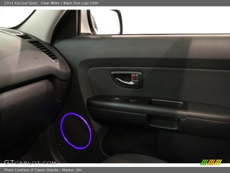 Clear White / Black Soul Logo Cloth 2011 Kia Soul Sport