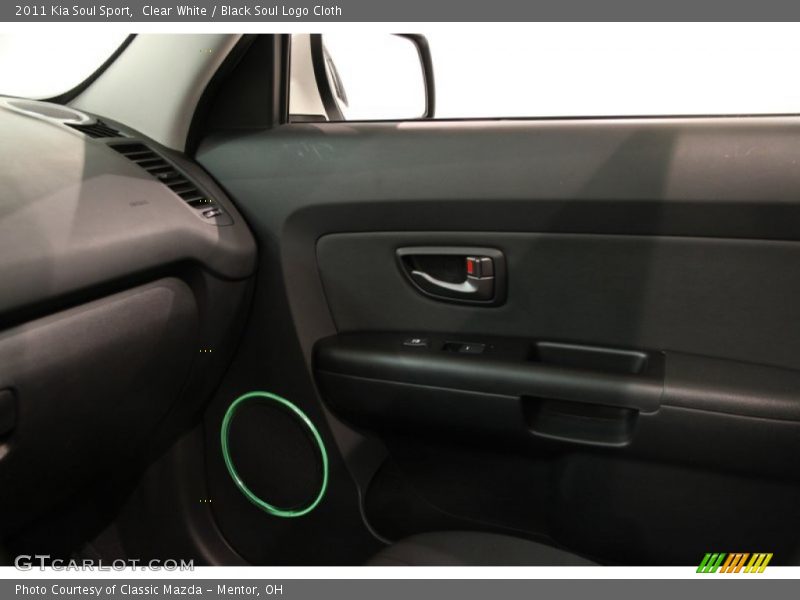 Clear White / Black Soul Logo Cloth 2011 Kia Soul Sport