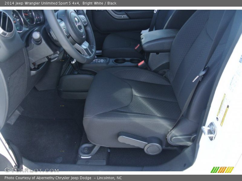 Bright White / Black 2014 Jeep Wrangler Unlimited Sport S 4x4