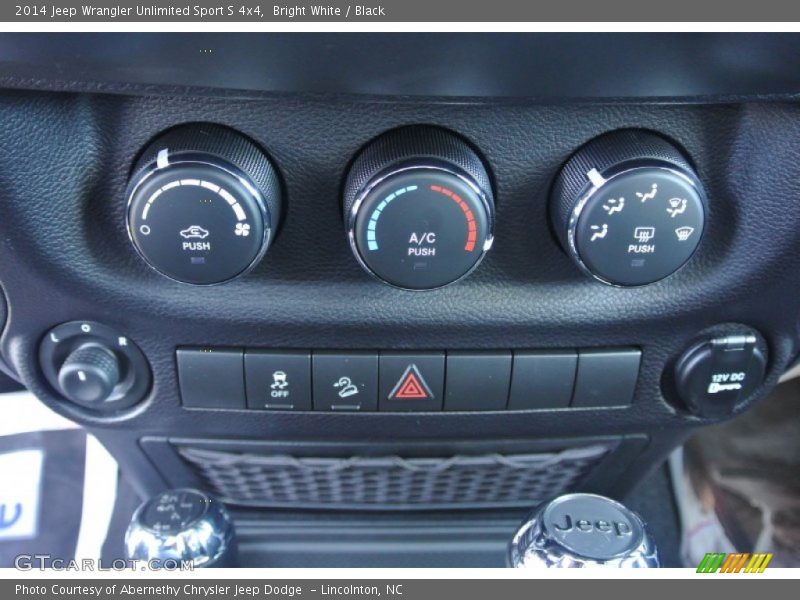 Bright White / Black 2014 Jeep Wrangler Unlimited Sport S 4x4