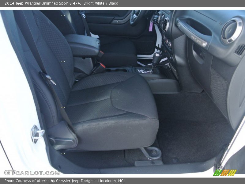 Bright White / Black 2014 Jeep Wrangler Unlimited Sport S 4x4